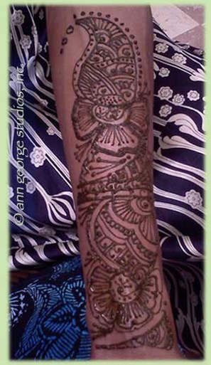 henna tattoo pattern for women of color